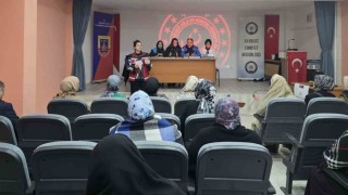 Arpalıda ‘Birlikte Güçlü Bir Aileyiz projesi veli ve öğretmenlere anlatıldı