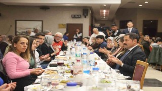 Asrın felaketinde öksüz ve yetim kalan çocuklar iftar sofrasında bir araya geldi
