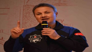 Astronot Alper Gezeravcı, üniversite öğrencileriyle buluştu