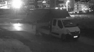 Atığını sokağa atan sürücüye fotokapan takibi