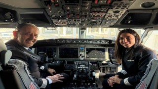 Baba ve kız aynı kokpitte: 42 yıllık pilot gökyüzüne kızıyla veda etti