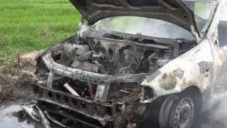 Bafrada otomobil alevlere teslim oldu