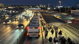 Bahçelievlerde metrobüs ayağının üstünden geçen kadın yaralandı