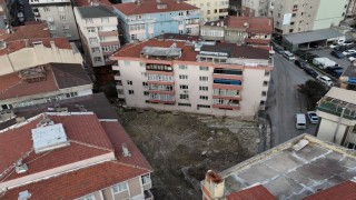 Bahçelievlerde temeli kayan bina havadan görüntülendi