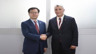 Bakan Bolat, Yaoundede Güney Koreli Bakan Han-Koo ile görüştü