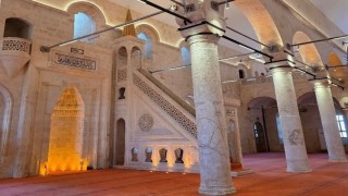 Bakan Ersoy: Üç tarihi cami yeniden ibadete açılıyor
