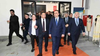 Bakan Kacır, DTOnun Teknik Tekstil Merkezini inceledi