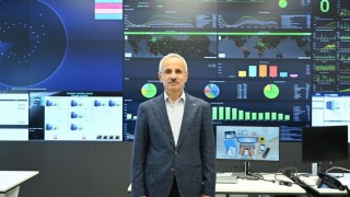 Bakan Uraloğlu: Türkiyede haftalık sosyal medya kullanım süresi 25 saat 4 dakikaya çıktı