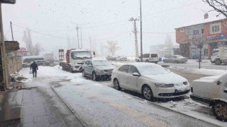 Başkalede kar yağışı