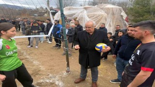 Başkan Arslan, Çamlıbelde Voleybol Turnuvasına katıldı