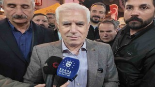 Başkan Bozbey sahurda vatandaşlarla buluştu, tarihi fırınlarda tahinli pide ve simit dağıttı