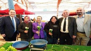 Başkan Dutluludan 8 Marta çiçekli kutlama