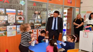 Başkan Erkan Aydından çocuklara bayram ziyareti