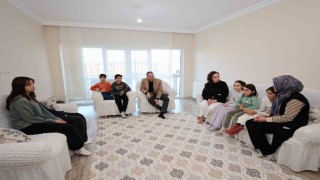 Başkan Özdemirden çat kapı ziyaret