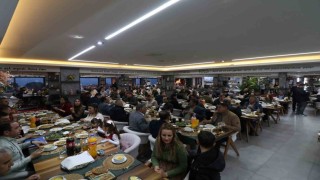 Başkan Özel, muhtarlarla iftarda bir araya geldi