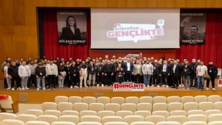 Başkan vekili Çiçek: Mikrofon Gençlikte programının ilk konuğu oldu