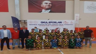 Başkan Zencirci Neşetiye Kız Hentbol Takımını tebrik etti