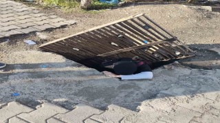 Bastığı gider mazgalı kayan kız öğrenci, 1 buçuk metrelik çukura düştü