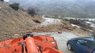 Batmanda heyelan: Köy yolları ulaşıma kapandı