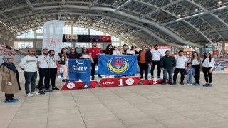 Batmanda yüzme yıldızları sahne aldı