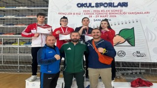 Bayburtlu öğrenciler bilek güreşinde Türkiye dereceleri elde etti