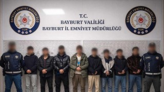 Bayburtta 8 düzensiz göçmen ile 3 şüpheli yakalandı