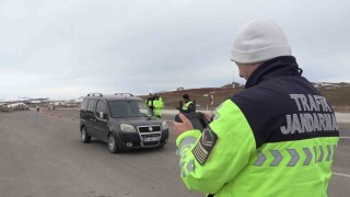 Bayburtta bayram trafiği mercek altında: Karadan ve havadan sıkı denetim