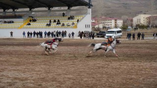 Bayburtta gelenek bozulmadı: Ramazan Bayramı ata sporu ciritle uğurlandı