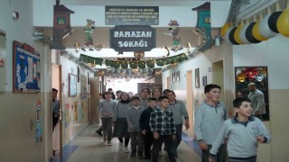 Bayburtta öğrenciler Ramazan ruhunu okula taşıdı: Koridorda Ramazan Sokağı oluşturuldu