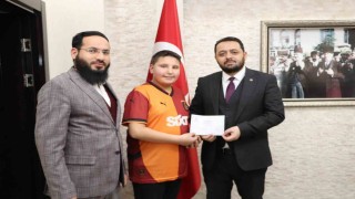 Bayram harçlıklarını Filistine bağışladı