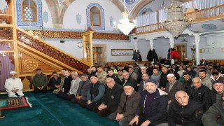 Bayram namazında camiler doldu taştı