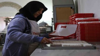 Bayram öncesi imalathanelerde saray helvası mesaisi