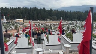 Bayramda 6 Şubat Şehitliği Ziyaretçi Akınına Uğradı