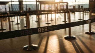 Berlin Brandenburg Havalimanında grev nedeniyle 445 uçuş iptal oldu, 57 bin yolcu etkilendi