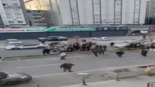 Beylikdüzünde direğe çarpan araç takla attı