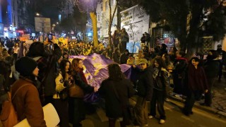 Beyoğlunda yasak dinlemeyen 5 gösterici gözaltına alındı