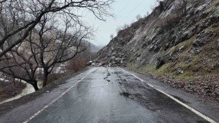 Beytüşşebapta heyelan nedeniyle 11 yerin yolu ulaşıma kapandı