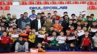 Bilecikte 400 sporcu minderde ter döktü
