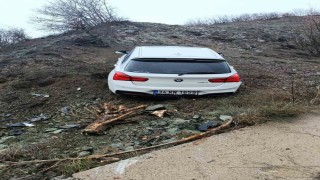 Bilecikte kaygan yol kazaya sebep oldu : 2 yaralı
