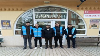 Bilecikte KYK öğrencileri camiyi temizledi, ihtiyaç sahiplerine kumanya ulaştırdı