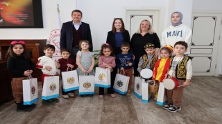 Bilecikte minik öğrenciler davul ve manilerle Ramazan ayı coşkusunu yaşattı