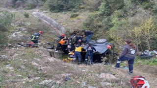 Bilecikte otomobil takla attı: 2 yaralı