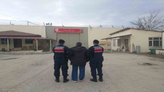 Bilecikte resmi belgede sahtecilik suçundan aranıyordu yakalandı