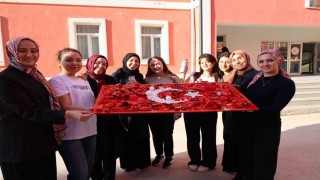 Bilecikte sıfır atık etkinliğinde atıklarla Türk bayrağı oluşturuldu