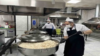 Bingölde her gün 2 bin 500 kişilik iftar yemeği