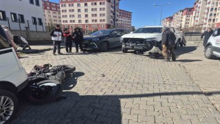 Bingölde otomobil ile motosiklet çarpıştı: 2 yaralı