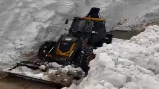 Bitliste çığ ve heyelan meydana geldi