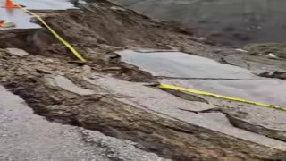 Bitliste yağmur sonrası köy yolunda çökme meydana geldi