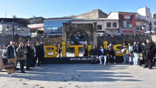 Bitlisteki yabancı öğrenciler tarihi mekanları gezdi