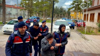 Bohçacı kılığında geldikleri köyde 880 bin TLlik soygun yaptılar